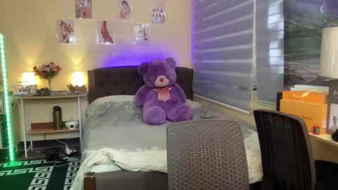 Snapshot of judiella chatting on 2, 2, 2025 EloiseMoree online show from 2, 2, 2025