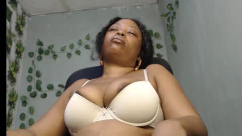 Snapshot of juicy_gold22 chatting on 3, 2, 2025 Mariagold online show from 3, 2, 2025