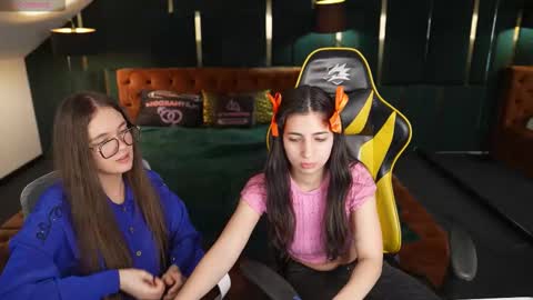 Snapshot of juicy_secrets_054 chatting on 3, 3, 2026 Elza online show from 3, 3, 2026