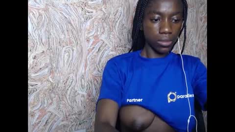 Snapshot of juicyberryx chatting on 27, 1, 2025 queen online show from 27, 1, 2025