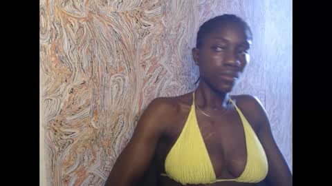 Snapshot of juicyberryx chatting on 19, 2, 2025 queen online show from 19, 2, 2025