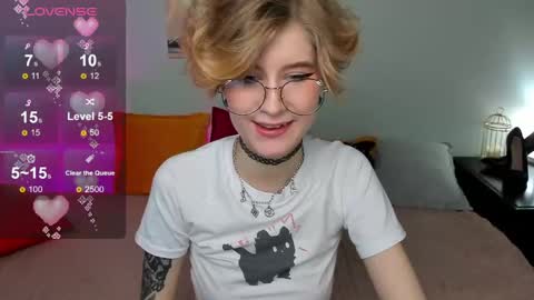 Snapshot of julescrown chatting on 27, 2, 2025 Jules online show from 27, 2, 2025