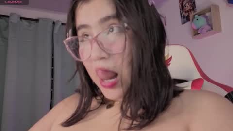 Snapshot of juli_1213 chatting on 5, 12, 2025 Juliana online show from 5, 12, 2025