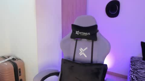 juli_santos_22 online show from 23, 2, 2025