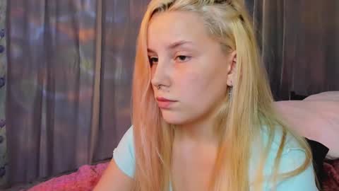 Snapshot of julia__bunny chatting on 14, 12, 2024 julia__bunny online show from 14, 12, 2024