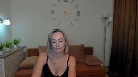 julia__cherry_ online show from 31, 1, 2025