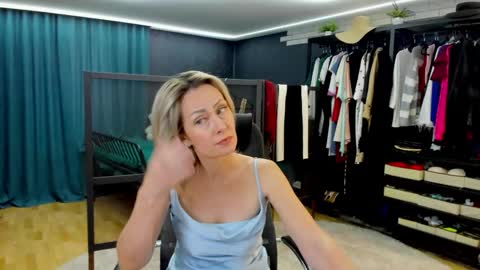 Snapshot of julia__cherry_ chatting on 9, 5, 2026 julia__cherry_ online show from 9, 5, 2026