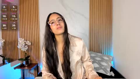 Snapshot of julia_martinezz_ chatting on 17, 4, 2026 J U L IA M A R T I N E Z online show from 17, 4, 2026