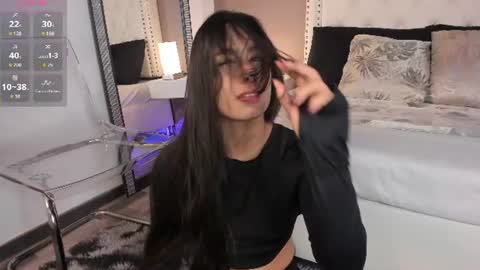 Snapshot of julia_martinezz_ chatting on 16, 6, 2026 J U L IA M A R T I N E Z online show from 16, 6, 2026