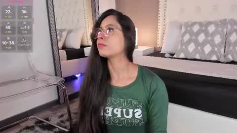 Snapshot of julia_martinezz_ chatting on 24, 6, 2026 J U L IA M A R T I N E Z online show from 24, 6, 2026