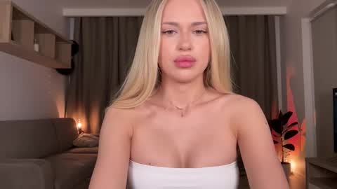 Julia R Le online show from 16, 9, 2025