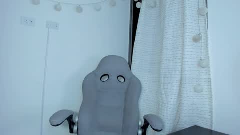 julia_strauns online show from 12, 3, 2025