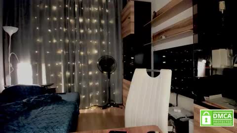 julia_t_mog online show from 9, 3, 2026