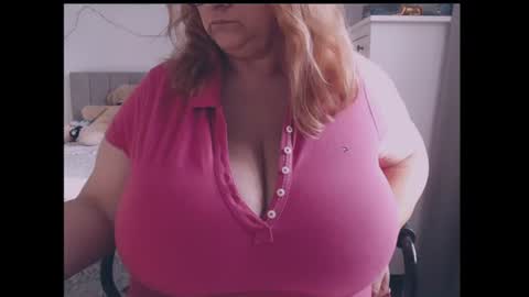 Snapshot of julialiones chatting on 4, 7, 2026 julialiones online show from 4, 7, 2026
