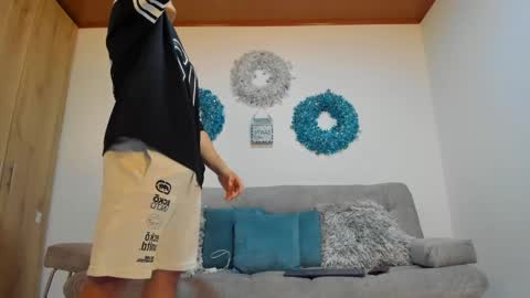 julian_wallace online show from 13, 1, 2025