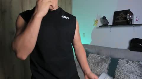 julian_wallace online show from 23, 2, 2026