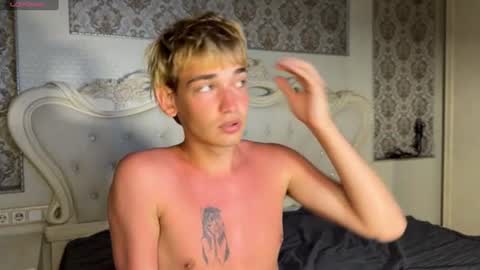 Snapshot of julian_win chatting on 4, 8, 2026 Eren online show from 4, 8, 2026