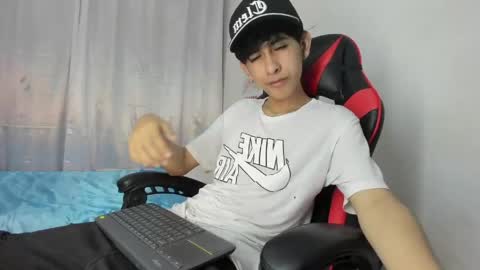Snapshot of julian_xp chatting on 4, 5, 2026 Julian online show from 4, 5, 2026