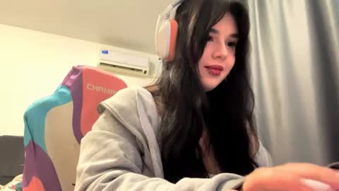 Snapshot of julianesanzo chatting on 22, 5, 2026 MIa online show from 22, 5, 2026