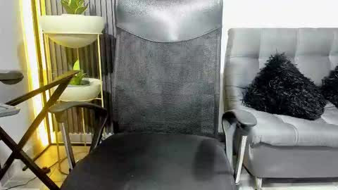 Julian online show from 4, 12, 2025