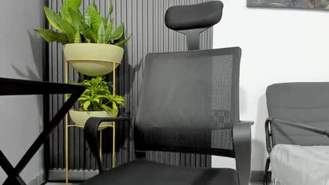 Julian online show from 8, 5, 2026