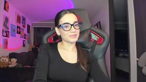 Jeimy Help me to reach 100 thumbs up online show from 9, 4, 2026