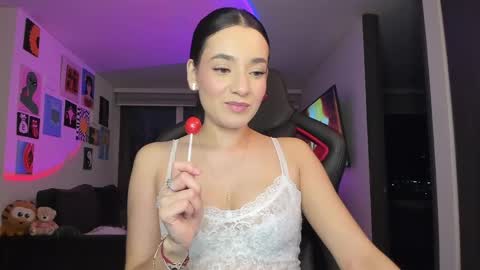 Snapshot of julidavila chatting on 4, 6, 2026 Jeimy Help me to reach 100 thumbs up online show from 4, 6, 2026