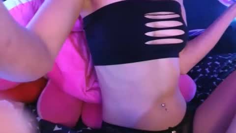 Snapshot of julie13tuyo chatting on 19, 12, 2025 Julie-Game online show from 19, 12, 2025