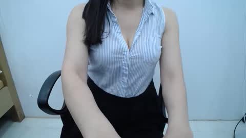 Snapshot of julie9x chatting on 5, 5, 2026 julie9x online show from 5, 5, 2026