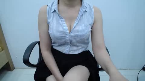 Snapshot of julie9x chatting on 6, 5, 2026 julie9x online show from 6, 5, 2026