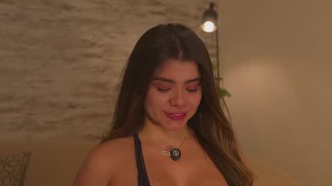 Snapshot of julie_belle_ chatting on 27, 5, 2026 luu online show from 27, 5, 2026