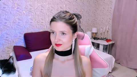 Snapshot of julie_flores chatting on 7, 12, 2024 Julie online show from 7, 12, 2024