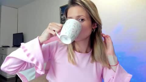 Snapshot of julie_flores chatting on 22, 9, 2025 Julie online show from 22, 9, 2025