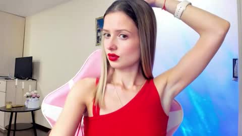 Snapshot of julie_flores chatting on 5, 10, 2025 Julie online show from 5, 10, 2025