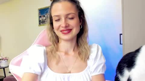 Snapshot of julie_flores chatting on 10, 10, 2025 Julie online show from 10, 10, 2025