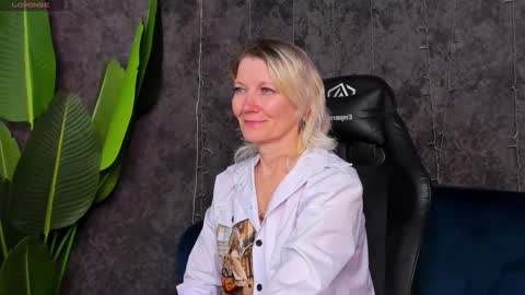 Julie Lucasss online show from 2, 2, 2026
