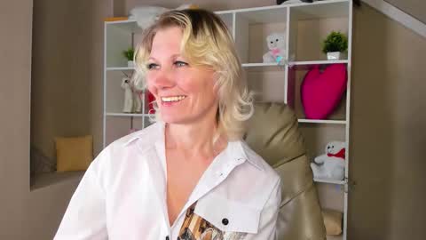 Julie Lucasss online show from 18, 2, 2026