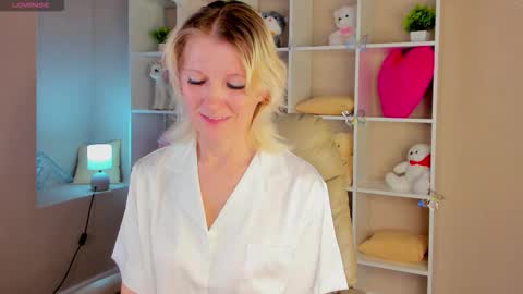Julie Lucasss online show from 20, 2, 2026