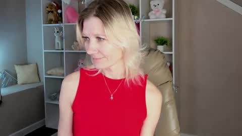 Julie Lucasss online show from 11, 3, 2026