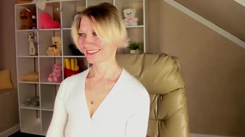 Julie Lucasss online show from 13, 3, 2026