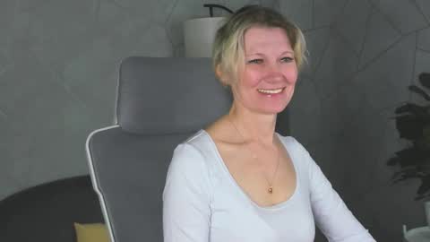 Julie Lucasss online show from 16, 3, 2026