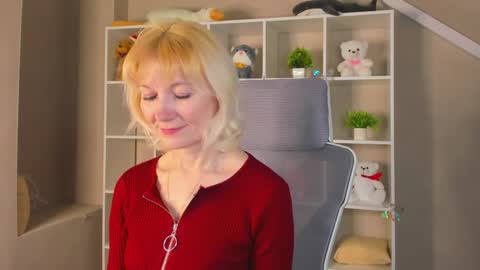Julie Lucasss online show from 8, 4, 2026