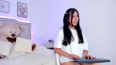 Snapshot of juliee_ross chatting on 19, 5, 2026 juliee_ross online show from 19, 5, 2026