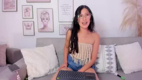 Snapshot of juliee_ross chatting on 18, 6, 2026 juliee_ross online show from 18, 6, 2026