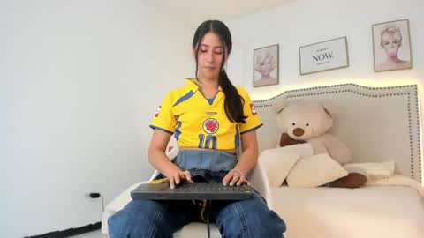Snapshot of juliee_ross chatting on 7, 7, 2026 juliee_ross online show from 7, 7, 2026