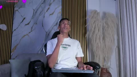 Julien online show from 5, 4, 2026