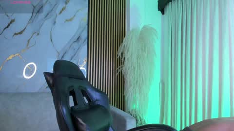 Snapshot of juliensaint_ chatting on 17, 4, 2026 Julien online show from 17, 4, 2026