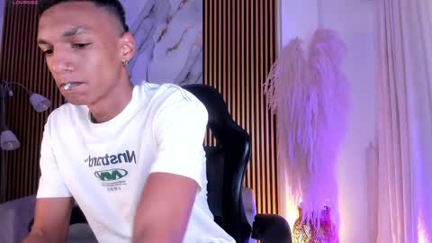 Snapshot of juliensaint_ chatting on 3, 5, 2026 Julien online show from 3, 5, 2026