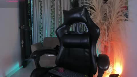 Snapshot of juliensaint_ chatting on 13, 5, 2026 Julien online show from 13, 5, 2026