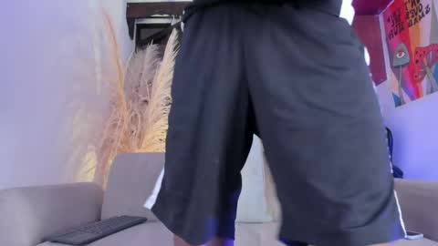 Snapshot of juliensaint_ chatting on 17, 5, 2026 Julien online show from 17, 5, 2026